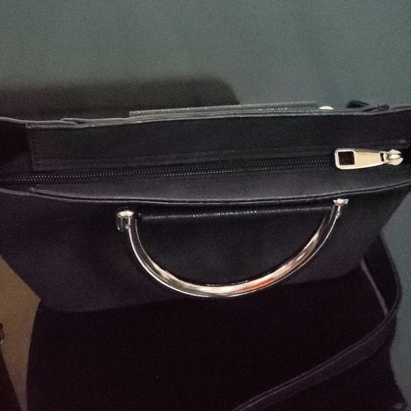 3 for $30 👜Black handbag and cross-body bag - Picture 3 of 4